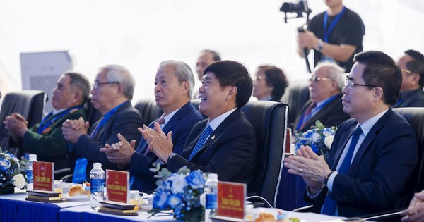 Tỷ phú Trần Đình Long nhấn nút dự án 10.000 tỷ: Sẽ ra lò  thép ray "Made in Vietnam" sớm hơn một năm so với kế hoạch