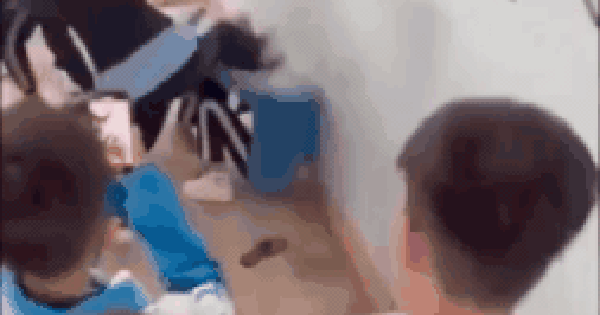 Nữ sinh lớp 7 bị bạn đánh ngay trong trường học