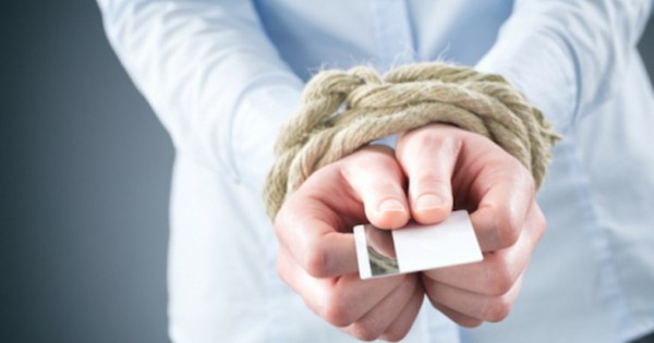 NÓNG: Từ 15/12, vợ "kiểm soát thu nhập" của chồng có thể bị phạt tới 30 triệu đồng