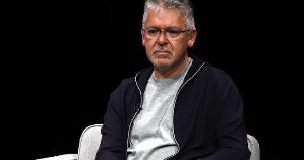 Apple mất 'đầu tàu' AI cấp cao, áp lực nội bộ ngày càng đè nặng