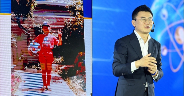 Cậu bé tò mò về cách đàn kiến "vận chuyển thức ăn" trong vườn nhà trở thành Giáo sư trí tuệ vật lý