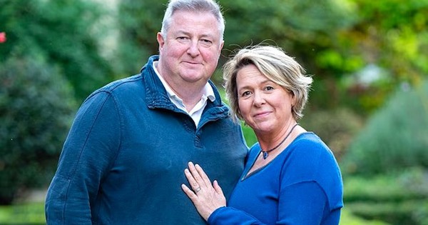 Vợ chồng sắp tan vỡ yêu nhau trở lại nhờ ở riêng 2 nhà, mỗi năm ngủ chung 2 đêm