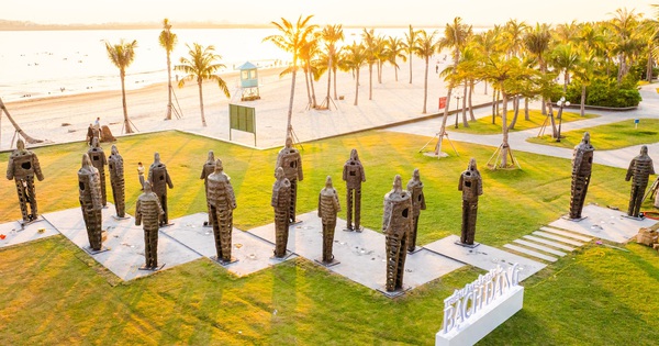 1 triển lãm nghệ thuật đặc biệt bên bờ vịnh di sản Hạ Long thu hút du khách trong nước và quốc tế