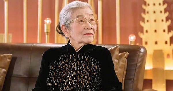 Nữ NSƯT miền Nam U100 vẫn chạy show Hà Nội, đàn em hoảng hồn vì gọi không được