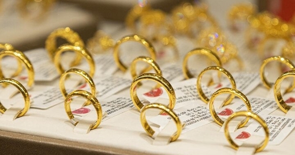 Mua 10 cây vàng lúc đỉnh 175 triệu đồng/lượng, giờ vàng thế giới lập đỉnh, tôi vẫn chưa về bờ