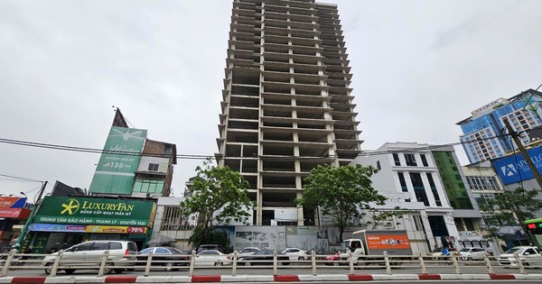 Cận cảnh tòa nhà 28 tầng “trơ khung” mặt phố Láng Hạ vừa về tay KBC