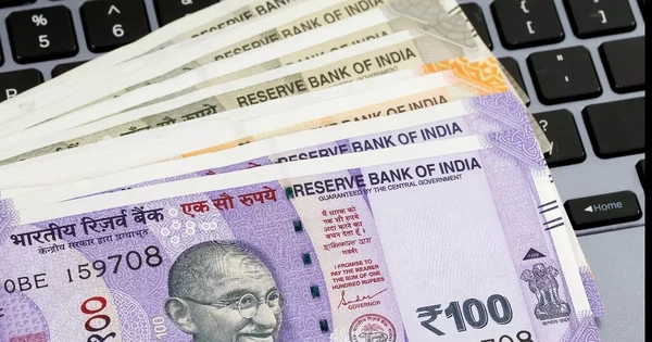 Đồng rupee giảm giá mạnh nhất châu Á trong năm 2025