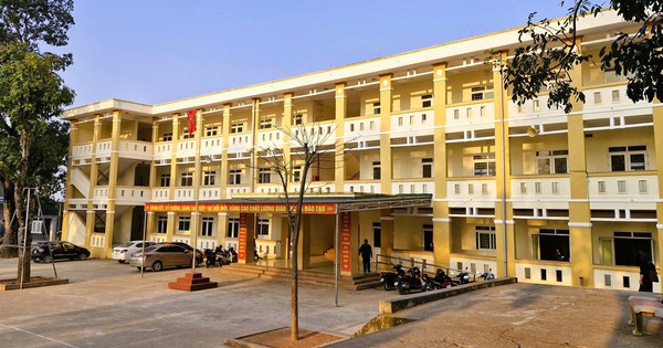 Trường học xây gần 8 tỉ đồng bỏ không, học sinh phải xin học nhờ