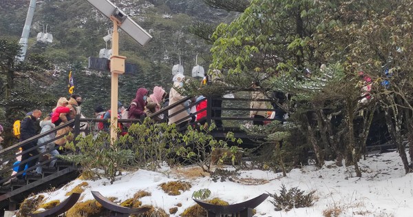 Khách Việt kể chuyện đi ngắm tuyết trên núi cao hơn 4000m ở Trung Quốc, nhận xét: 