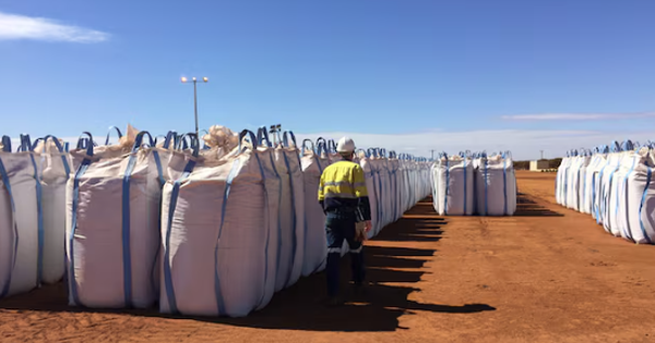 Nga, Lào đua nhau đưa một mặt hàng giá rẻ vào Việt Nam: Chi hơn 2 tỷ USD mua hàng, nước ta tiêu thụ hơn 10 triệu tấn mỗi năm