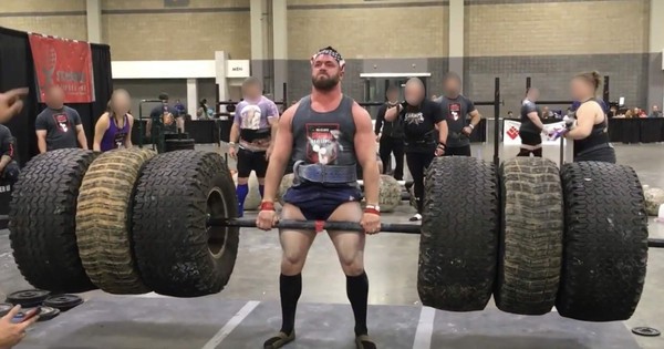 Người đàn ông nhập viện khẩn, suýt mất mạng vì 300 cái squats, đừng dại mà thử!