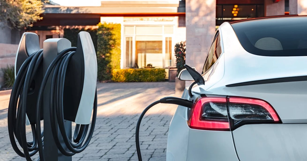 Ngã ngửa với hóa đơn 10 năm 'nuôi' ô tô: Vì sao xe điện không rẻ như nhiều người tưởng?