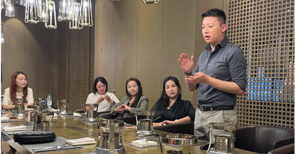 Đề nghị đường đột từ sếp của chồng trong tiệc Tất niên khiến tôi ngoài mặt ái ngại, bên trong mừng như 