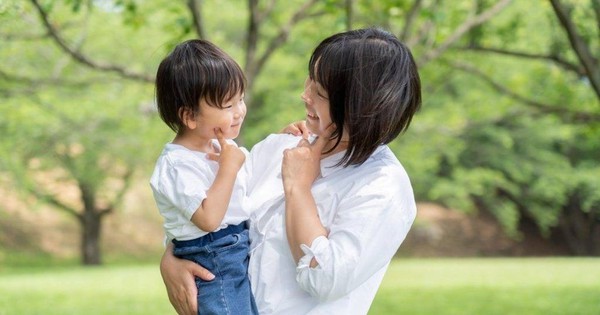 Con càng yêu bạn, 3 “hành động nhỏ” này càng không giấu được: Nhiều cha mẹ lại thấy phiền và vô tình nổi nóng