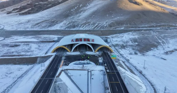 Trung Quốc hoàn thành đường hầm cao tốc dài nhất thế giới: Cao gần 3.000m so với mực nước biển, dài 22km, tiến độ rút ngắn một nửa nhờ 'phép màu' này