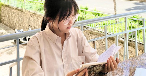 Không dự lễ tốt nghiệp, nữ thủ khoa ngành AI nhận tin vui theo cách "lạ lùng"