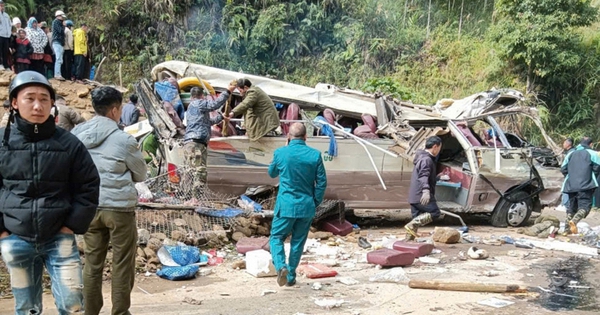 Hiện trường vụ lật xe khách chở đoàn giáo viên đi thiện nguyện khiến 9 người tử vong