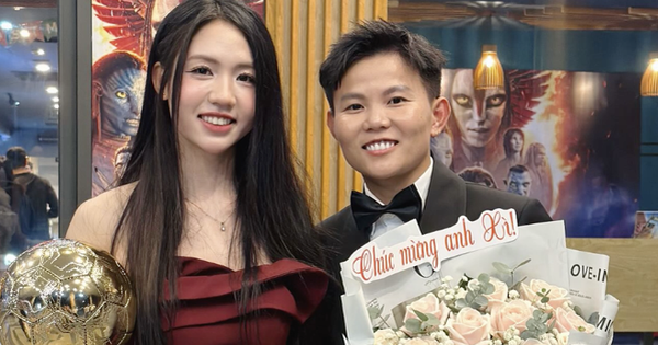 Hotgirl xinh như búp bê bên Quả bóng Vàng nữ Việt Nam 2025 là ai?