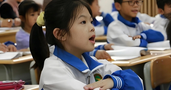 Giáo viên 25 năm nói thẳng: Không biết tiên tri nhưng nhìn cách phụ huynh đón con, tôi biết tương lai của đứa trẻ sướng hay khổ