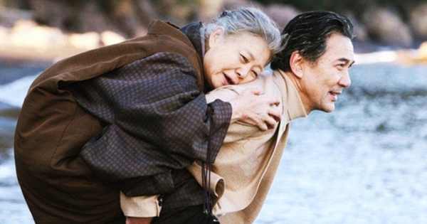 Sau khi về hưu, bất kể lương hưu cao đến đâu, cha mẹ cũng phải chủ động yêu cầu con cái 3 điều này