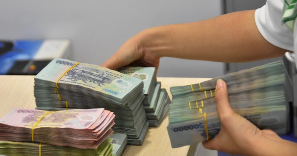 Diễn biến lạ trên thị trường tiền tệ: Lãi suất qua đêm xuống thấp nhất nhiều tháng, kỳ hạn 1-2 tuần tăng vọt lên trên 9%