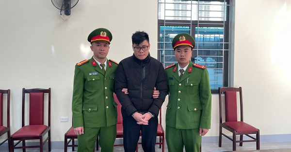 Thi hành lệnh khám xét, bắt tạm giam nhân viên ngân hàng Lò Minh Phương