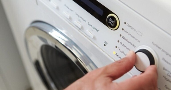 Tiết kiệm cả đống tiền điện nhờ ấn 1 nút “đặc biệt” trên máy giặt: Nhiều người dùng cả chục năm cũng không biết