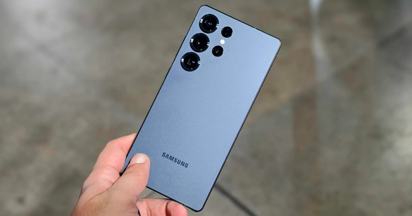 Cây bút công nghệ: "Thử dùng mẫu điện thoại bị chê nhàm chán của Samsung, tôi chợt nhận ra mình đã sai lầm"