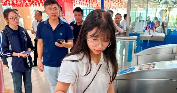 Tàu điện Cát Linh – Hà Đông chính thức soát vé tự động, không dùng tiền mặt