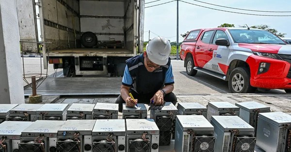 Drone bay vù vù trên những dãy nhà bỏ hoang phát hiện điểm bất thường, cảnh sát khui ra đường dây tội phạm gây thiệt hại 1,1 tỷ USD tại một quốc gia Đông Nam Á