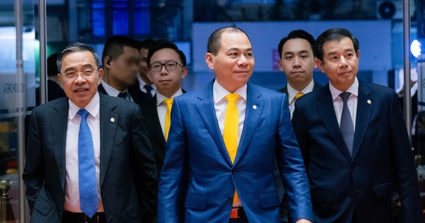 HOT: Gia đình tỷ phú Phạm Nhật Vượng vừa xuất hiện tại lễ trao giải VinFuture 2025, 1 chi tiết rất gây chú ý