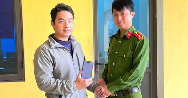 Mang 55 triệu đồng nộp vào cây ATM nhưng tiền không vào tài khoản, người đàn ông vội báo công an