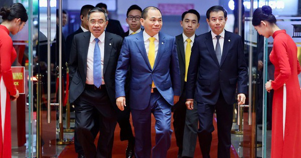 Khung hình hiếm có ở VinFuture 2025: Tỷ phú Phạm Nhật Vượng và hai con trai chọn phụ kiện giống hệt nhau