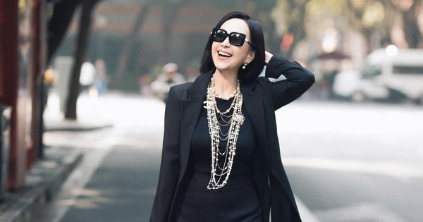 Vóc dáng tuổi 63 của mỹ nhân Việt duy nhất được tung hô “hoa hậu không ngai”, chồng yêu chiều hết mực