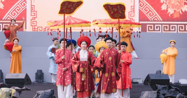 Diễu hành Việt phục mãn nhãn: Dấu ấn văn hóa Bảo Tín Mạnh Hải