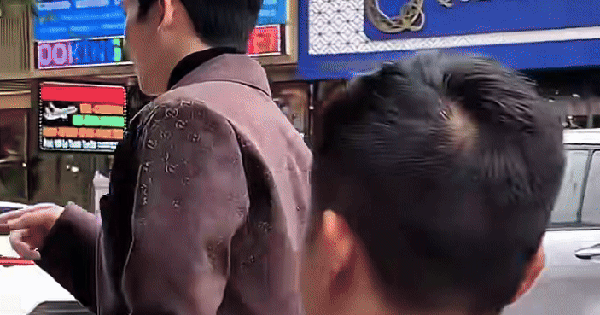 Lộ ảnh nam thần hạng A đình đám châu Á đi chợ Bến Thành, ngồi ăn chè mà đẹp hơn cả bìa tạp chí