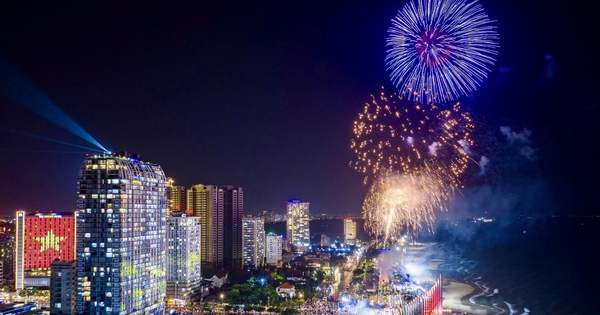 Các điểm bắn pháo hoa đêm giao thừa Tết Dương lịch 2026 tại TPHCM