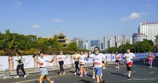 Không tham gia chạy team building 10km, nhân viên mới bị công ty sa thải ngay lập tức, tòa tuyên bố: “Một bên phải bồi thường 78 triệu đồng”