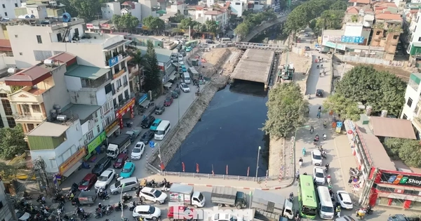 Giao thông "tê liệt" tại nhiều tuyến phố giao cắt với công trường đường Vành đai 2,5