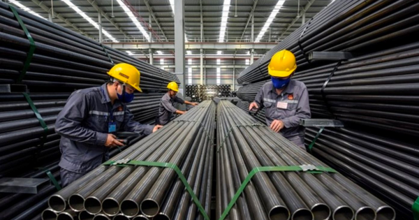 Quyết định áp thuế 25% của ông Trump không tác động lớn đến ngành thép Việt, một "ông lớn" vẫn được dự báo tăng trưởng lợi nhuận mạnh trong năm 2025