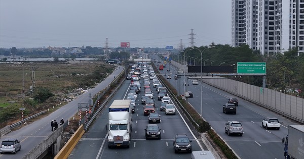 Ùn dài 3km tại lối ra cao tốc Pháp Vân-Cầu Giẽ trong ngày cuối kỳ nghỉ Tết