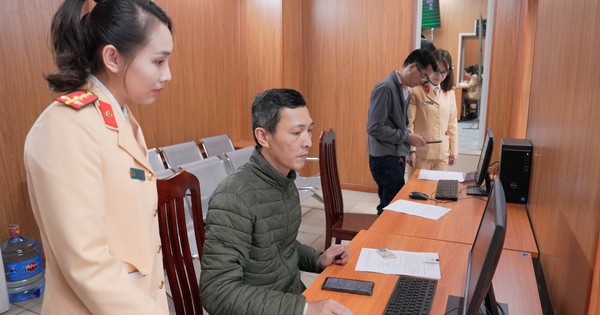 Hình ảnh ngày đầu CSGT cấp, đổi giấy phép lái xe