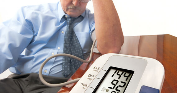 Giám đốc công ty trên sàn xin nghỉ việc vì huyết áp cao