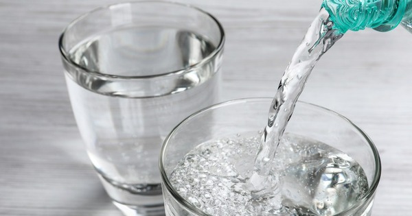 8 thói quen uống nước âm thầm "phá hủy" thận, nguy hiểm không kém rượu bia