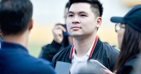 Thiếu gia nhà bầu Hiển “xả vai” Chủ tịch CLB Hà Nội, ra mắt với 1 vai trò mới khiến dân mạng lập tức khuyên “phải lấn sân showbiz”