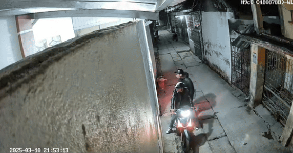 Mối quan hệ "khó tả" của 2 người đàn ông khiến 1 người phụ nữ vụt nổi tiếng