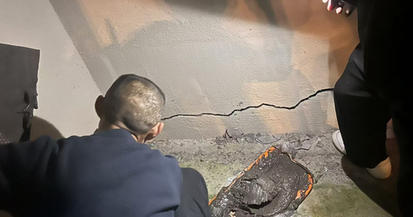 Người đàn ông ở Trung Quốc chi 10 tỷ đồng mua căn hộ cao cấp, mới ở 3 tháng tường đã nứt toác, liền làm đơn khiếu nại: Ban quản lý khẳng định ‘‘nứt tường là chuyện là bình thường’’