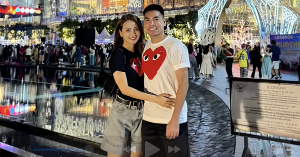 Bắt gặp MC Huyền Trang Mù Tạt và cầu thủ nổi tiếng ĐT Việt Nam mặc áo đôi, tay trong tay ở Thái Lan