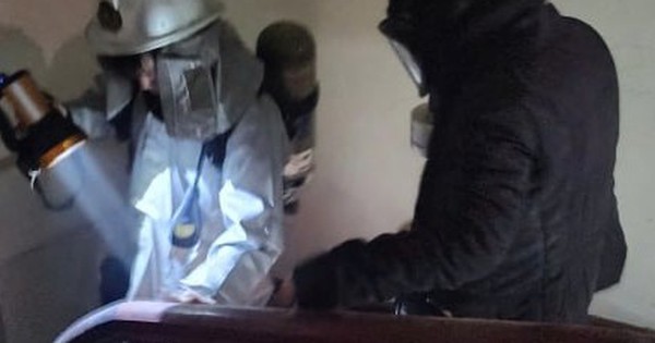 Cháy nhà ở Hà Nội lúc nửa đêm, 8 người mắc kẹt