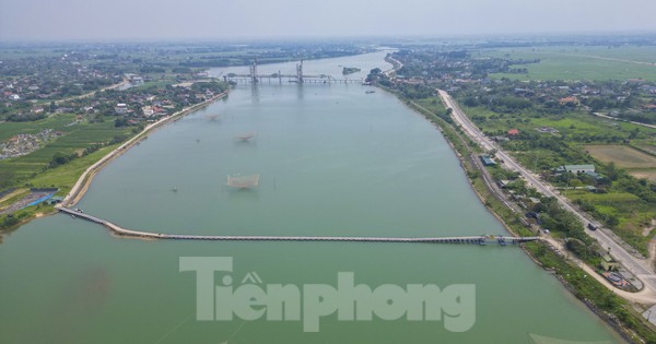 Cây cầu phao "độc nhất vô nhị" nối đôi bờ Thạch Hãn